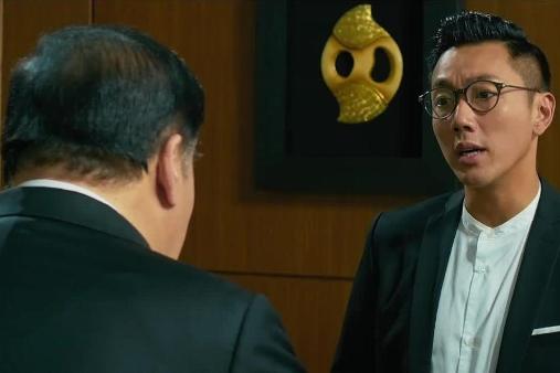 影视圈黄老邪      #电影安利##电影片段# 小儿子设计弄晕大老板