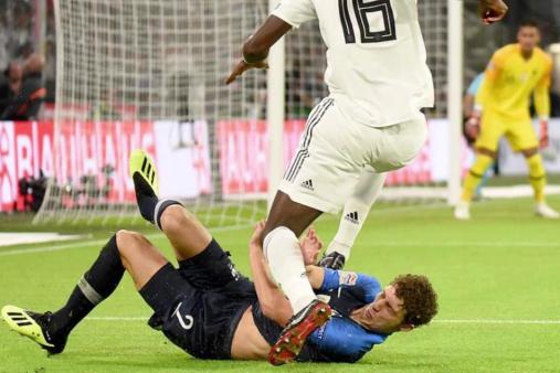 德法大战双方屡犯规 金特尔遭跺脚帕瓦尔险被"爆头"