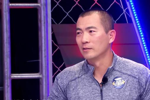 真的勇士,敢于直面黄健翔老师的辣评但,这只是个开始,接下来"肌肉"杰