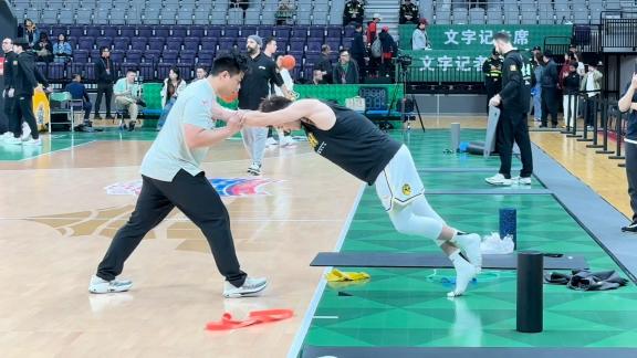  能否客場晉級？吳驍單手熱身 孫銘徽腿部拉伸