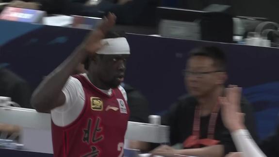 你是杜蘭特么？奧莫特壓哨三分助北京半場領先
