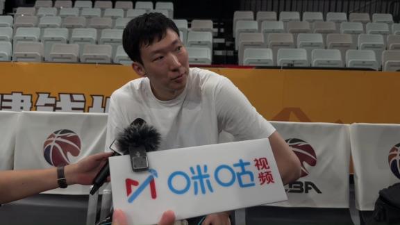 周琦聊眼睛状况变好 “琦”言“琦”语逗乐众人