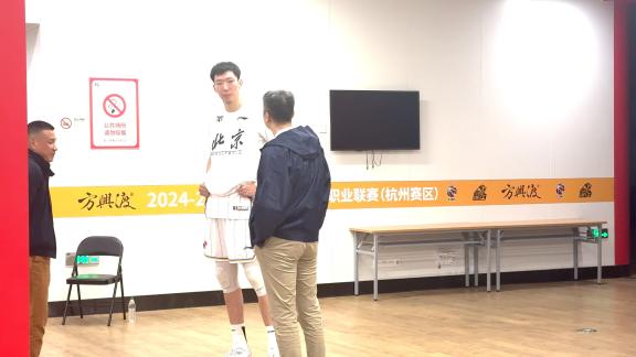 支招?郭士强与周琦总决赛赛前通道密聊