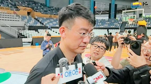 王博透露朱俊龙伤情 盼队员G2能放下包袱