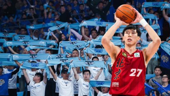 周琦:来到北京才真正理解!球迷对球队太热爱