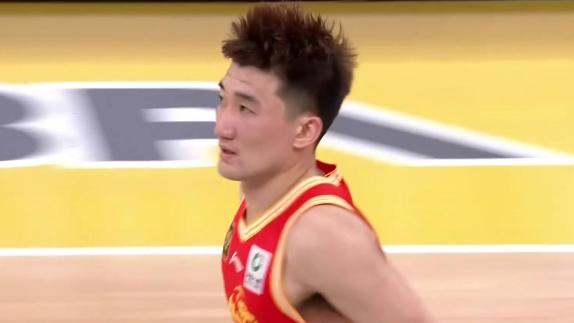 触底反弹!孙铭徽无惧范子铭上篮半场轰20分