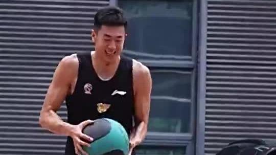 廣東男籃結(jié)束休假 眾將陸續(xù)歸隊(duì)開啟夏訓(xùn)