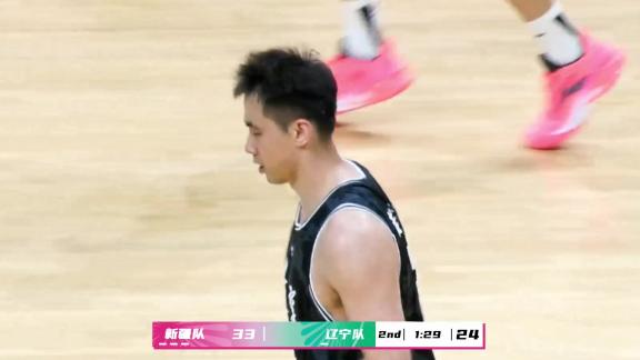  后仰美如画！赵继伟杂耍飙进高难度翻身跳投