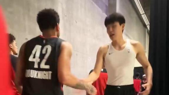 开拓者夏联第三战幕后！杨瀚森猛教队友中国话