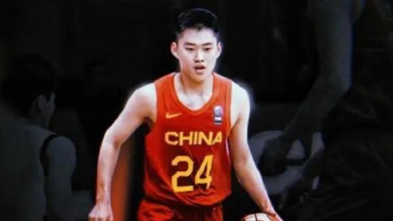  你见过凌晨五点的球馆吗？赵维伦见过