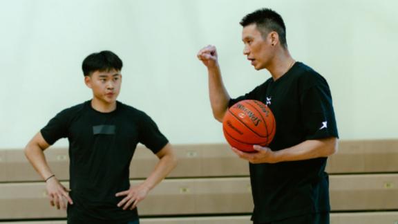  林书豪训练营专访坦言！亚洲教球文化可以提高