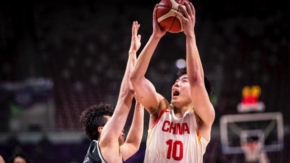 王俊杰炸穿韩国队防线！狂砍21+7 多次化险为夷