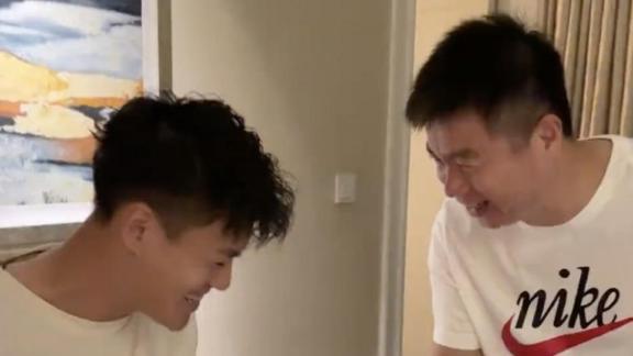 于根伟社媒：带全队为王献钧找门牙 只找到一颗