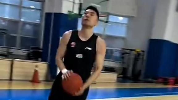  休赛期挥洒汗水！训练师分享赵继伟李晓旭动态