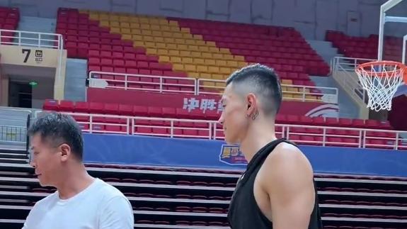 祝福!陈林坚与山东男篮会合 体检体测顺利完成