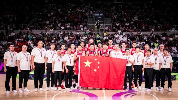团队亲如家人!郭振明:这支男篮是最可爱的人
