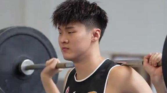  杨鸣亲自指导！辽篮新援赵森孙福恒专注投入训练