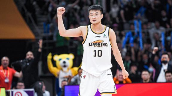 愿早日康复！丛明晨分享在野球场跟腱断裂全过程