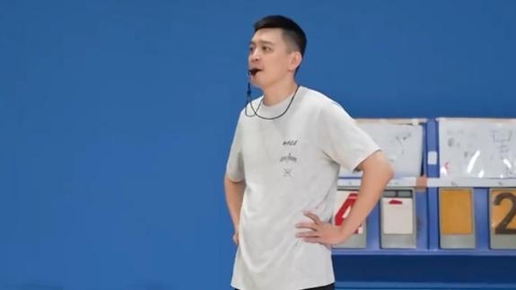  李晓旭姜宇星合练！杨鸣带队辽篮队内对抗赛