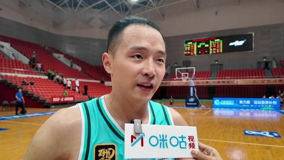  与刘维伟重逢很亲切！王奕博：希望尽快回馈球队