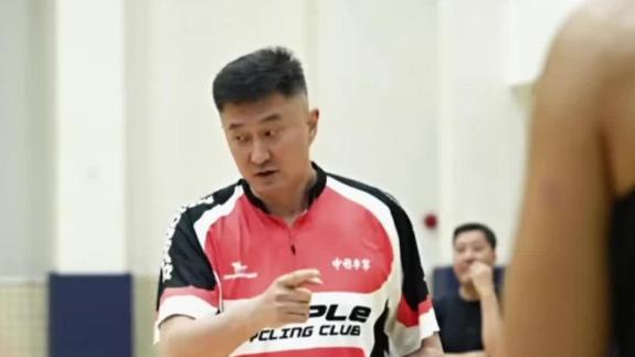 徐杰三分焦泊乔暴扣!广东队训练杜锋指点投篮