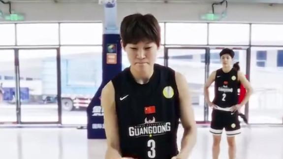 杨舒予一击命中！广东女篮PK单手背身三分
