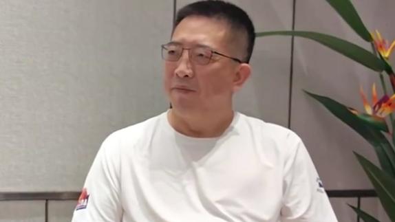 胡卫东：我打球近视确实看不清篮筐 模糊有重影