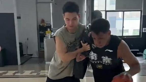 新赛季发挥身体优势！祝铭震分享日常力量训练
