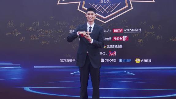  牌面！胡金秋亮相红毯仪式 战澳大利亚印象最深