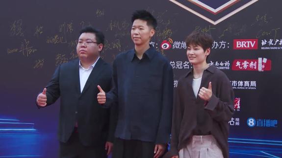  杨力维黄思静帅气登场！谈下赛季目标联赛前三