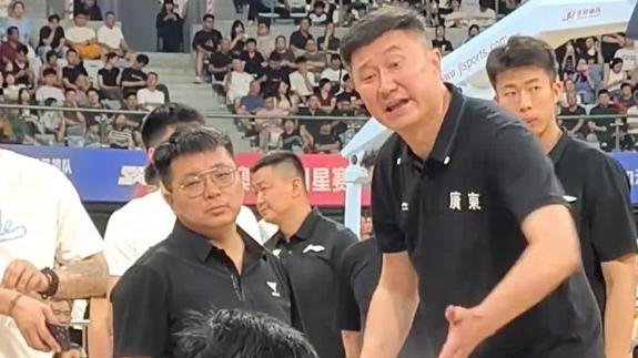 压迫感十足！热身赛杜锋要求张文逸快速推进