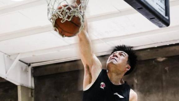  备战NBA季前赛！龙狮训练对抗奥迪陈国豪秀暴扣