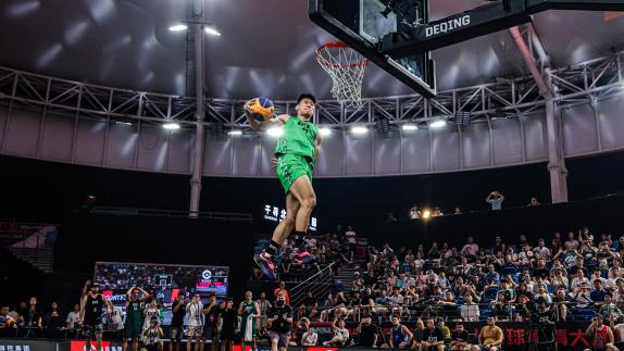  逆天表现！中国扣将牛伯洋夺FIBA3x3扣篮冠军