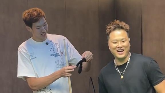  来逗乐的吧！周琦挑战打台球 让孟铎笑出鹅叫