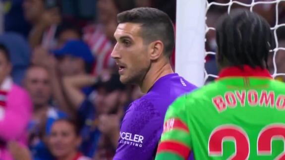  阿尔瓦雷斯单刀突入禁区射门 埃雷拉用脚挡出