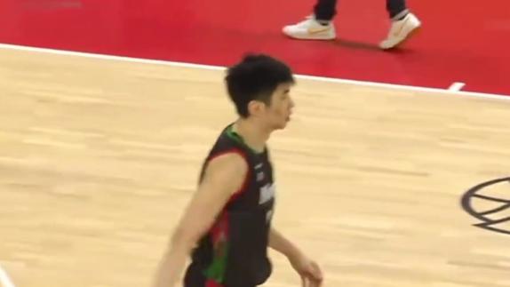  单臂炸筐点燃全场！余嘉豪砍12+4创赛季新高