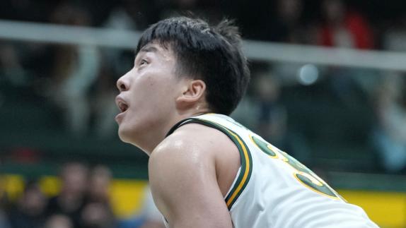  强力突破+飘逸后仰！王俊杰NCAA季前赛砍23分