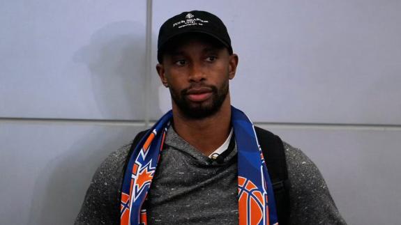 抵达上海！弗格：很高兴能和好兄弟张镇麟重聚