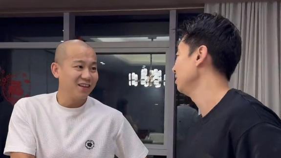 体测能过不？同曦俱乐部饭局上签约网红球员曹芳