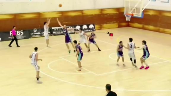 张峻豪西班牙首秀：身披1号 15分钟10分1助1断