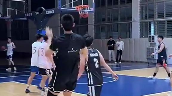 丝滑三分+隔人暴扣！崔永熙与广体校队训练局