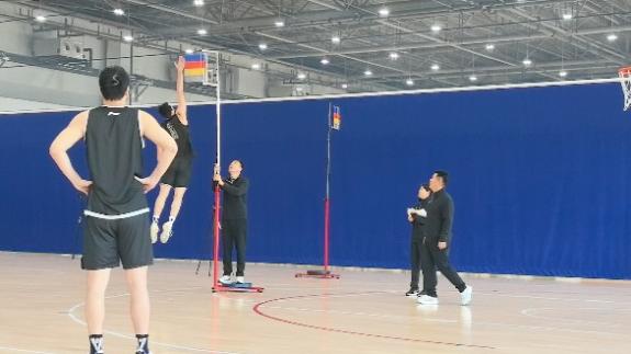 前方独家！郑祺龙摸高超越测试器上限直接获得满分