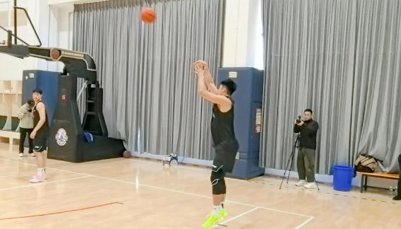  射术精准！榜眼秀杜智博定点投篮命中15球