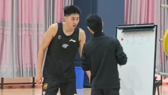  段睿骐折返跑测试轻松完成 最好成绩58秒