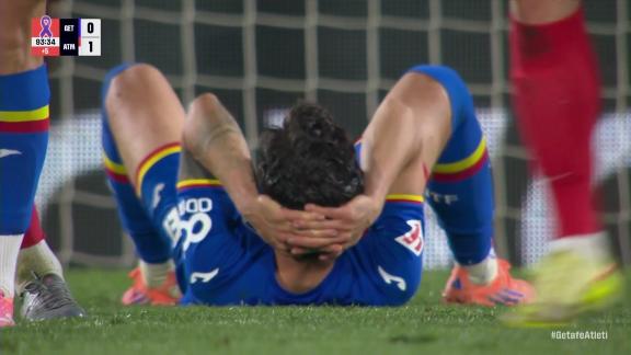 一生之敌！禁区内乱战 阿兰巴里凌空侧钩中楣