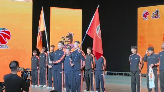  江苏肯帝亚开启新赛季！吴羽佳蒋浩然接过战旗