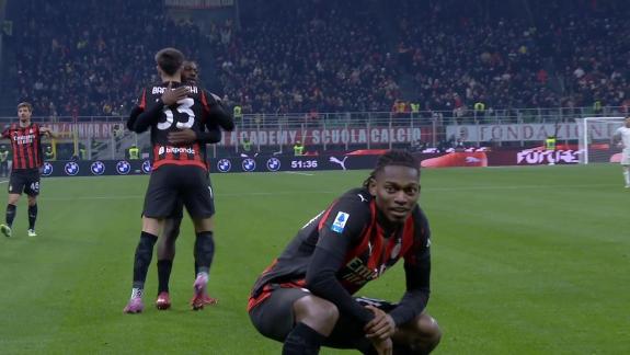 托莫里边路传中 莱奥跟进抽射为米兰打破僵局