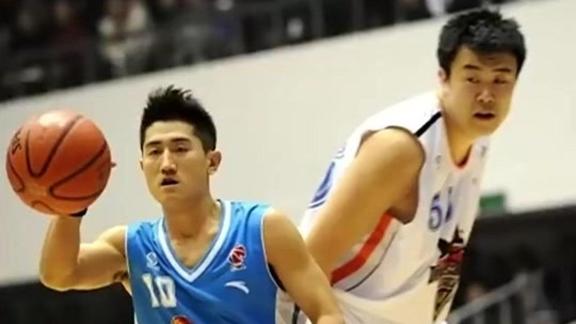 早日康复！吕晓明跟腱断裂 扎根青少年训练营