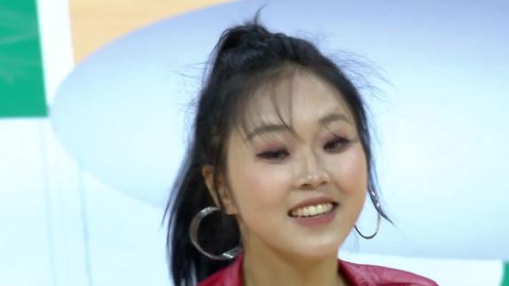 OL装怎能不爱？啦啦队美女衬衣长靴靓丽起舞