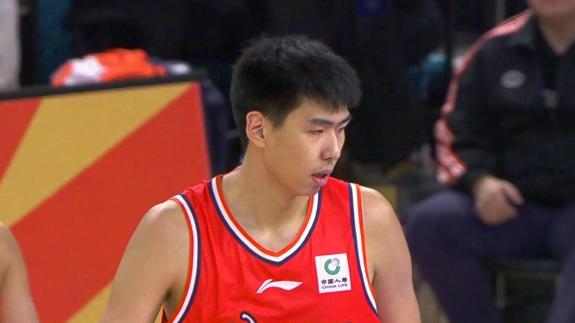 开局连拿4分！徐昕转身抛投+二次篮板强起进攻